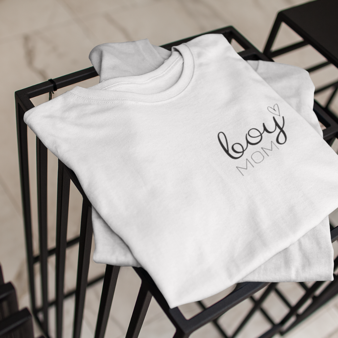 Personalisiertes minimalistisches Mama T-Shirt - Einzigartiges Geschenk für moderne Mütter von ShirtDesire