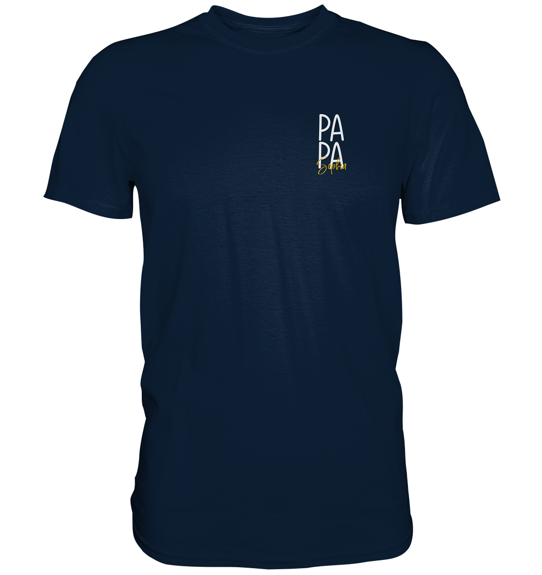 Ein Papa T-Shirt mit minimalistischem Design von ShirtDesire. Personalisierter Druck, hochwertige Materialien. Perfekt für stolze Väter, die ihren eigenen Stil ausdrücken möchten.