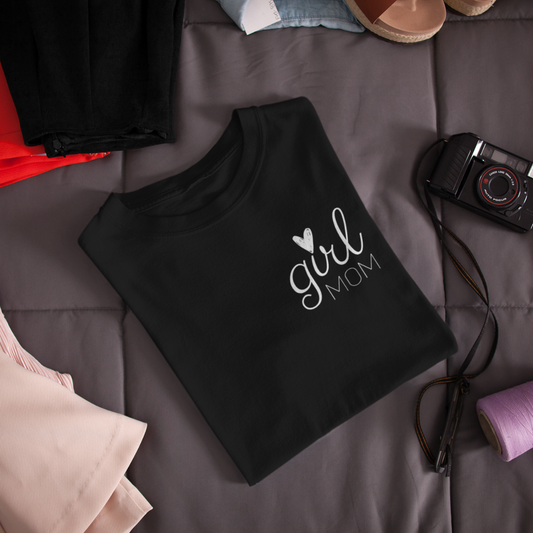 Personalisiertes minimalistisches Mama T-Shirt - Einzigartiges Geschenk für moderne Mütter von ShirtDesire