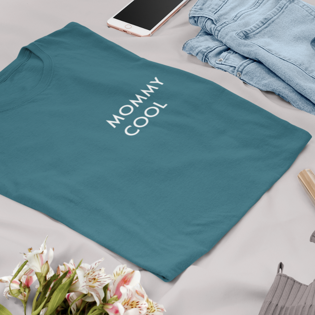 Personalisiertes minimalistisches Mama T-Shirt - Einzigartiges Geschenk für moderne Mütter